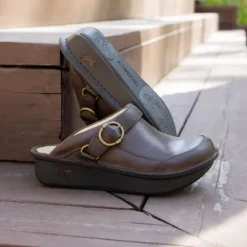 New Seville Oiled Brown Clog Women Women's Shoes